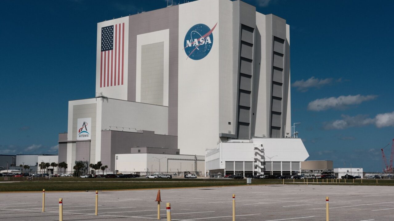 DOGE-1 Moon Mission: Clear Launch Amid Market Pullback